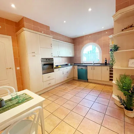 Vila Ibiza 6 *