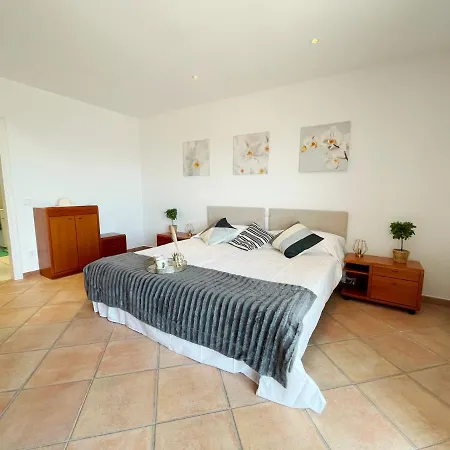 Villa Ibiza 6 *