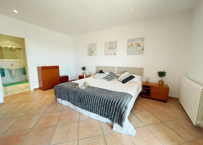 Villa Ibiza 6 *